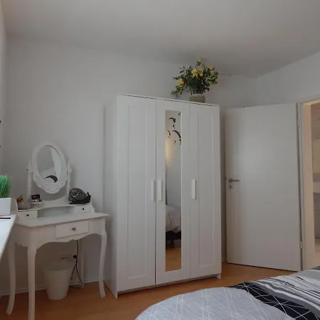 Ferienhaus Ommy Mehrwein 아파트
